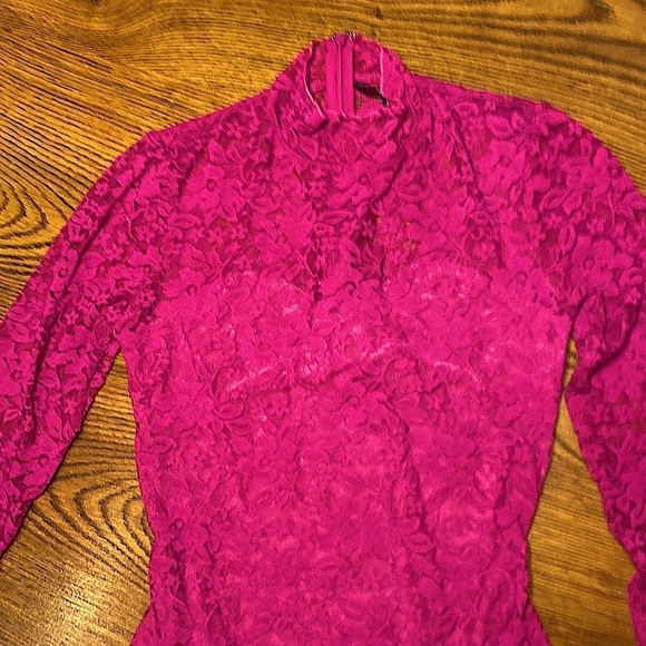 🌷 Guess 🌷 Fuchsia Pink Lace Mockneck Cutout Back  Bodysuit - Picture 2 of 8